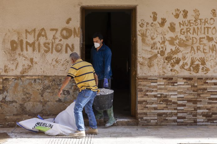 Valencia entre el barro y la esperanza: el arduo camino hacia la reconstrucción tras la DANA