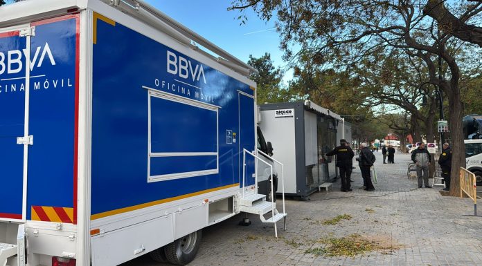 BBVA refuerza su compromiso con los afectados por la DANA un año después BBVA despliega 8 oficinas móviles para apoyar a las localidades afectadas por la DANA