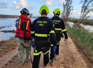 Suspenden la navegación en la Albufera para facilitar las tareas de rescate y limpieza