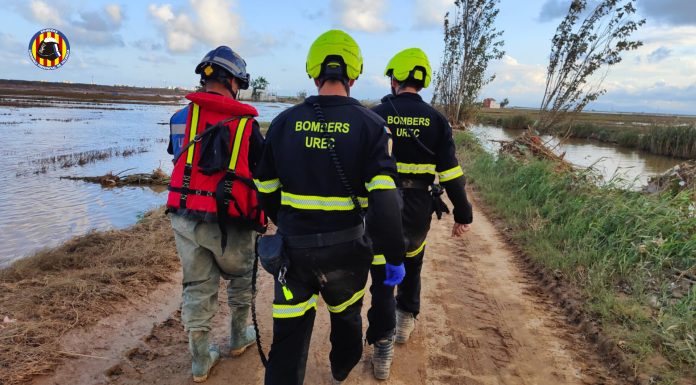 Suspenden la navegación en la Albufera para facilitar las tareas de rescate y limpieza