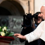 VÍDEO | El emotivo gesto del Papa Francisco hacia los valencianos