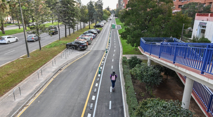 Valencia estrena un nuevo carril bici en una gran avenida de la ciudad