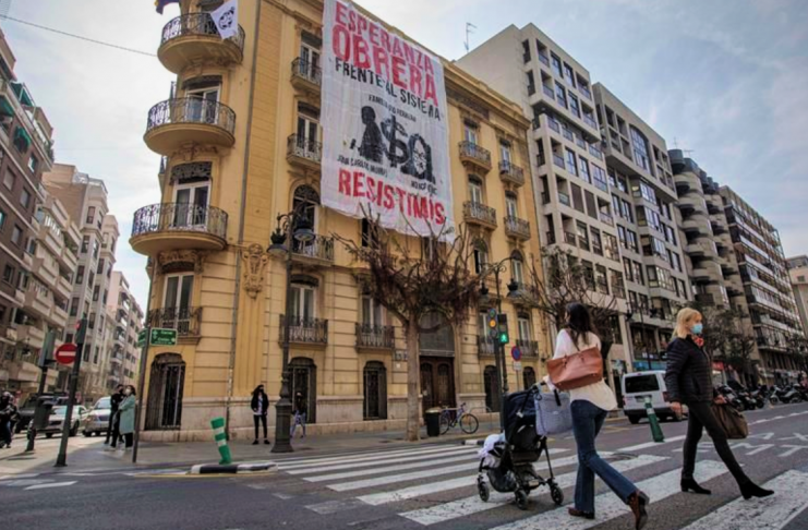 Adiós a los okupas: una nueva ley permitirá desalojar las casas en horas