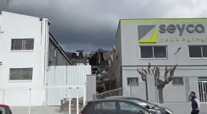 Tres muertos y ocho heridos en la brutal explosión de una fábrica valenciana