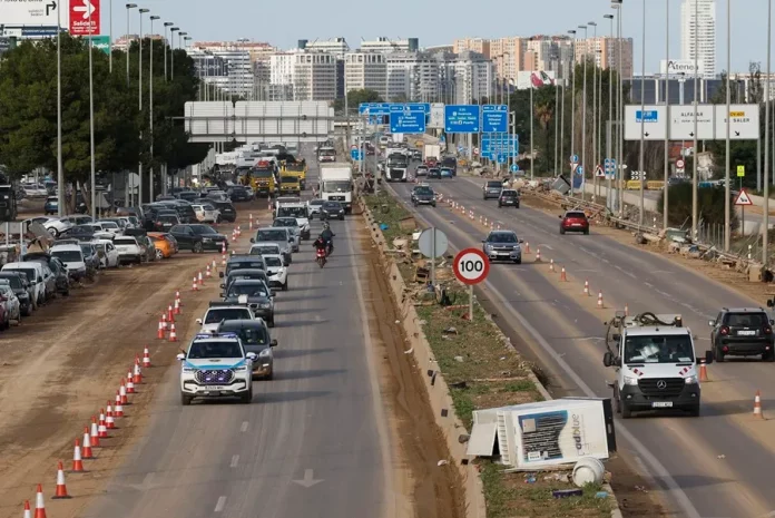 Caos en el tráfico de Valencia: restricciones y carreteras cerradas complican el inicio de semana tras la DANA