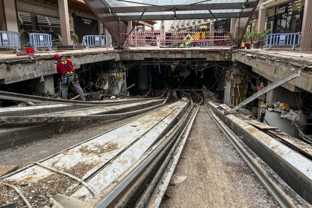 Así continúa el centro comercial Bonaire: un escenario apocalíptico que lucha por reabrir