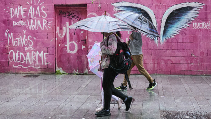 7televalencia-lluvia Vuelta al cole bajo el paraguas con alerta por lluvias y granizo