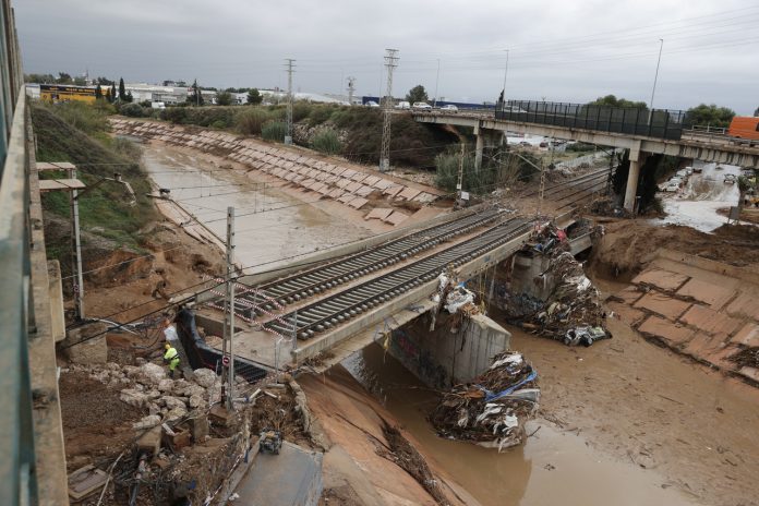 La DANA obliga a retrasar la reapertura de la alta velocidad