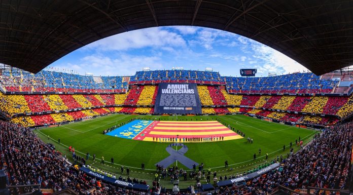 Vídeo: Así ha sido el emotivo homenaje de la afición valencianista a las víctimas de la DANA