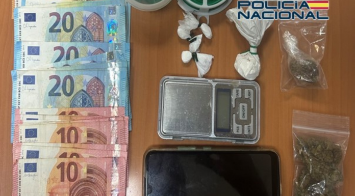 La Policía Nacional desmantela dos puntos de venta de droga en Valencia