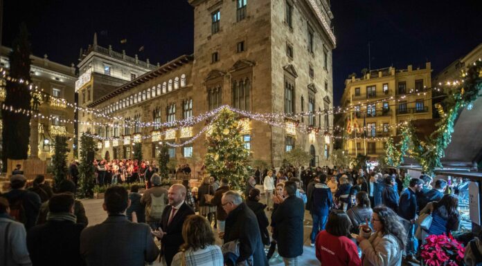 Valencia ya prepara la Navidad y adelantará el encendido de luces del centro histórico
