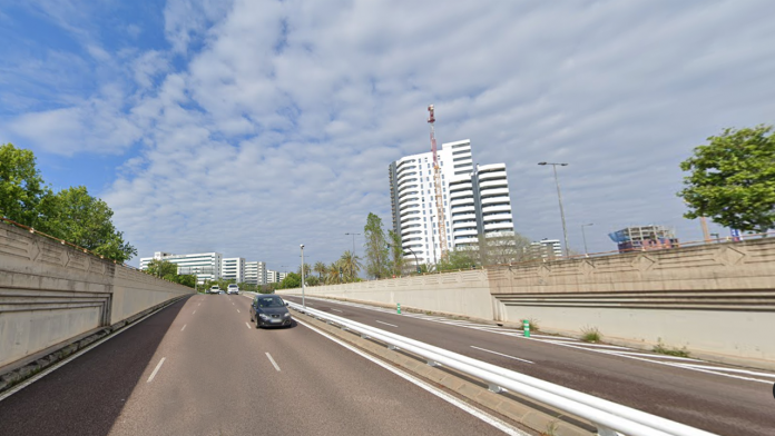 El túnel del Bulevar Sur se cierra al tráfico por un grave accidente de tráfico