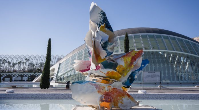 Una nueva escultura decora desde hoy los lagos de la Ciudad de las Artes y las Ciencias Una nueva escultura decora desde hoy los lagos de la Ciudad de las Artes y las Ciencias