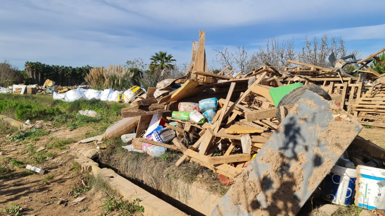 La crisis de residuos en l’Albufera desborda a las administraciones