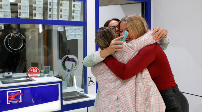 La zona cero de la DANA, agraciada con más de 3 millones de euros de la Lotería de Navidad La zona cero de la DANA, agraciada con más de 3 millones de euros de la Lotería de Navidad