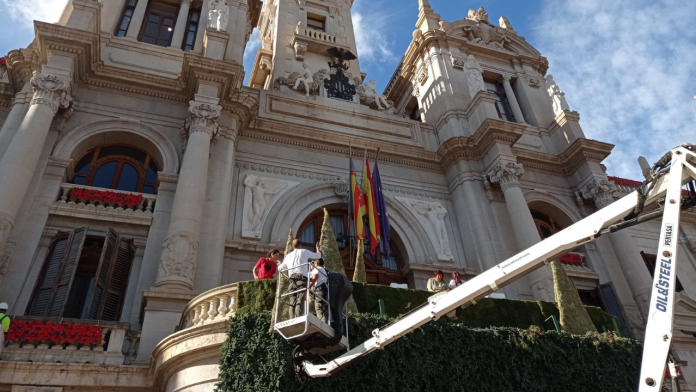 Comienza el montaje de la Navidad más solidaria de Valencia