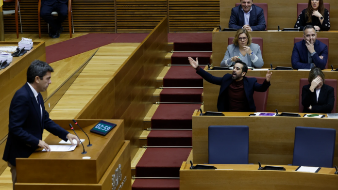 VÍDEO | Un bochornoso enfrentamiento por la DANA obliga a suspender el pleno de Les Corts Valencianes