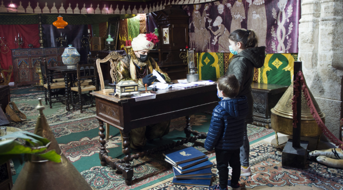 El Mercado Mágico de los Reyes Magos abre en el centro de Valencia Oficina del Cartero Real en la Plaza Manises de Valencia