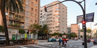 Valencia pone en marcha 4 nuevos pasos de peatones para mejorar la movilidad urbana