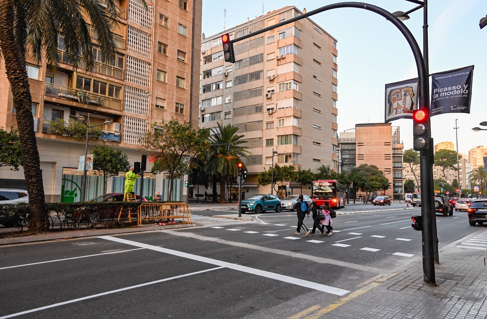 Valencia pone en marcha 4 nuevos pasos de peatones para mejorar la movilidad urbana