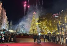 Las Falleras Mayores de Valencia junto a la alcaldesa, María José Catalá, encienden la Navidad.