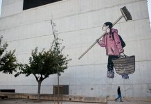 Paco Roca y Martín Forés homenajean al voluntariado de la DANA con un imponente mural en La Rambleta