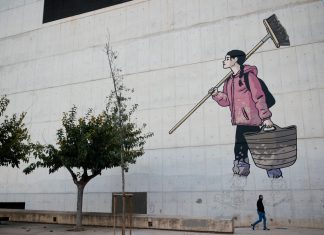 Paco Roca y Martín Forés homenajean al voluntariado de la DANA con un imponente mural en La Rambleta