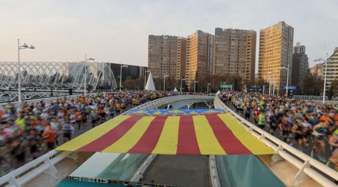 El Maratón Valencia rinde un emotivo homenaje a las víctimas de la DANA en su edición más solidaria El Maratón Valencia rinde un homenaje a las víctimas de la DANA