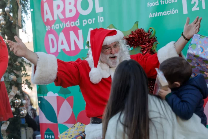 Papá Noel en Paiporta | EFE