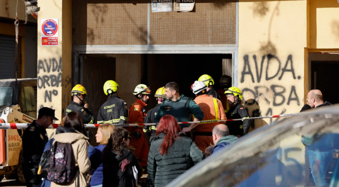 VÍDEO | Benetússer denuncia el abandono tras la DANA: "Hay edificios doblándose con gente viviendo dentro"