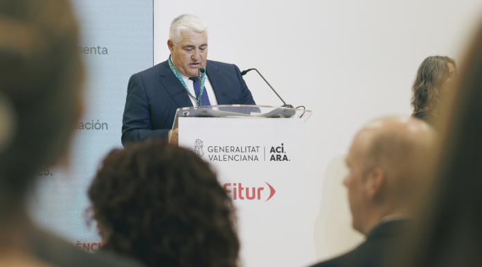 Cuesta: «Los turistas no vienen solo a la playa, también a descubrir el interior de Valencia» Cuesta: "Los turistas no vienen solo a la playa, también a descubrir el interior de Valencia"