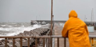 El Puerto de Valencia se cierra al tráfico marítimo por el temporal de la DANA