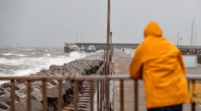 El Puerto de Valencia se cierra al tráfico marítimo por el temporal de la DANA