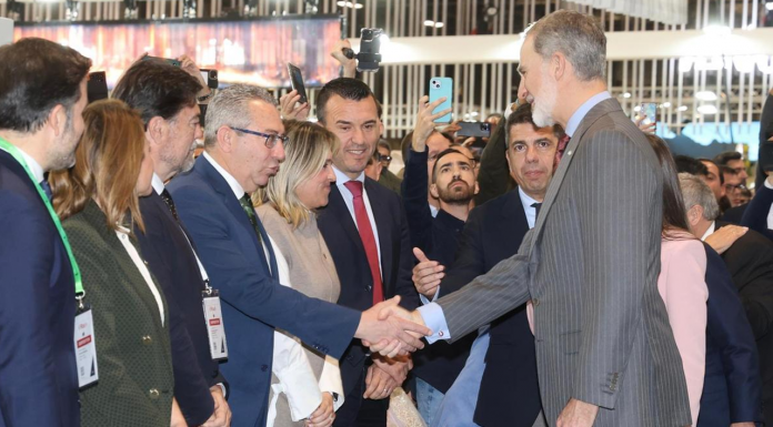 Los Reyes visitan el estand de la Comunitat Valenciana en la apertura de Fitur