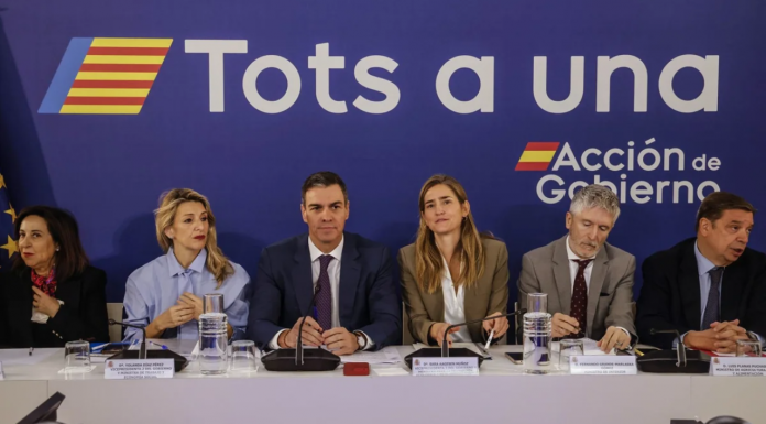 Sánchez vuelve a Valencia bajo un aluvión de gritos: "¡Vete a los pueblos!"