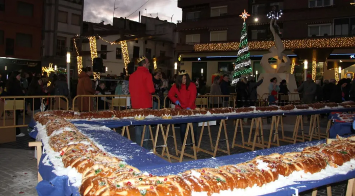 El roscón de reyes gigante de Utiel en una edición anterior