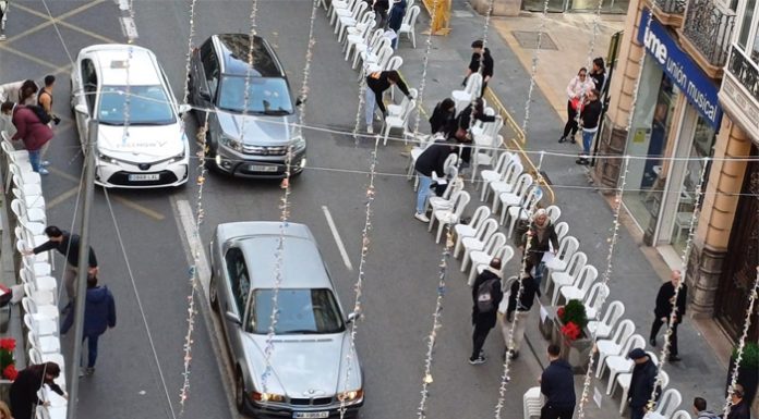 Los padres se lanzan a reservar sillas para la cabalgata de reyes de Valencia