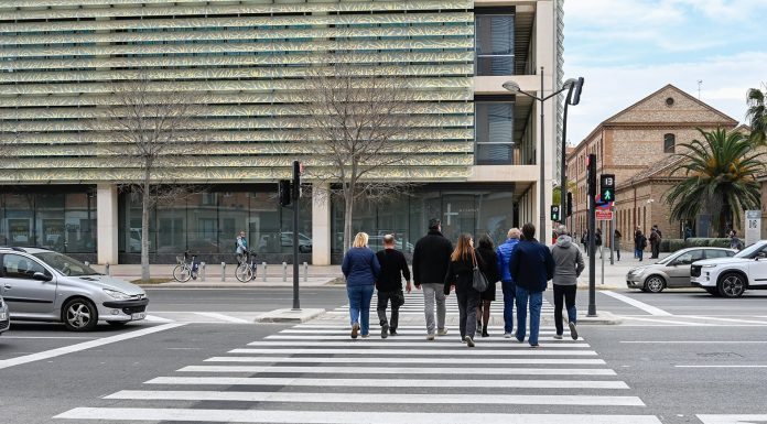 Valencia cuenta con trece nuevos pasos de peatones semaforizados