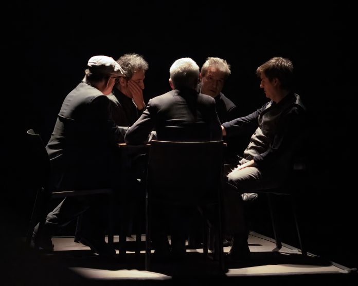 "Macho grita" llega a Valencia: la comedia musical de Alberto San Juan