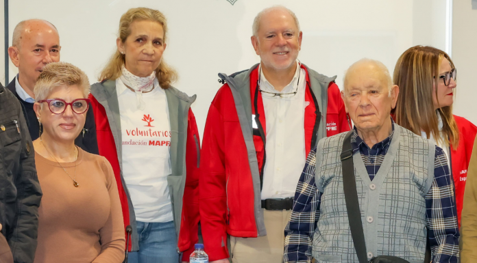 El gesto solidario de la infanta Elena en Valencia: «Me gustaría abrazaros, solo puedo compartir mi cariño y admiración» El gesto solidario de la infanta Elena en su visita a Valencia: "Me gustaría abrazaros, solo puedo compartir mi cariño y admiración"