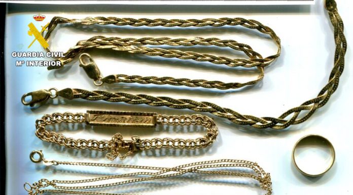 Detenida una cuidadora de ancianos por robar joyas y dinero en las viviendas donde trabajaba Detenida una cuidadora de ancianos por robar joyas y dinero en las viviendas donde trabajaba