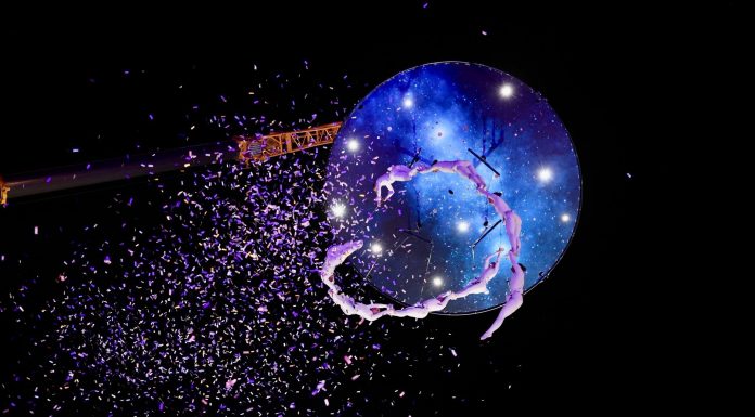 Revive el espectáculo acrobático que ha sorprendido en el acto de la Crida