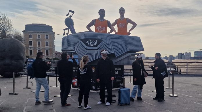 El Roig Arena planta una falla en Madrid El Roig Arena planta una falla en Madrid