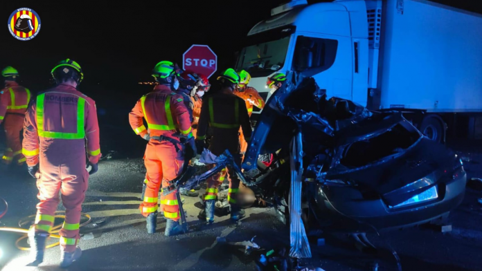 Tres mujeres mueren en un accidente tras huir de un control de alcoholemia en Benifaió