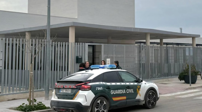 Detenido el autor de las amenazas masivas de bomba a colegios de cuatro localidades de Valencia Detenido un alto cargo de un ayuntamiento valenciano por agresión sexual a una becaria de 16 años