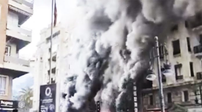 Vídeo: Incendio en un bingo junto a Plaza de España