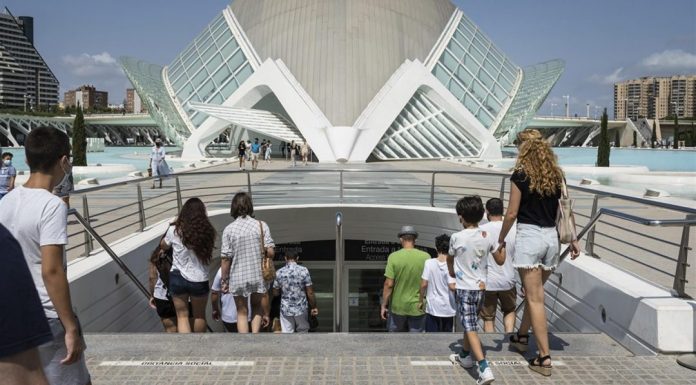 Un Guardia Civil evita un robo de un móvil en plena calle de Valencia