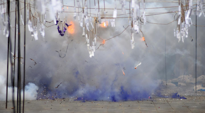 La mascletà de Reyes Martí rinde homenaje a Pedro Luis Sirvent, el pirotécnico fallecido en la explosión La mascletà de Reyes Martí rinde homenaje a Pedro Luis Sirvent, el pirotécnico fallecido en la explosión