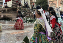 La alcaldesa condiciona el tercer día de Ofrenda a un 16 de marzo no lectivo