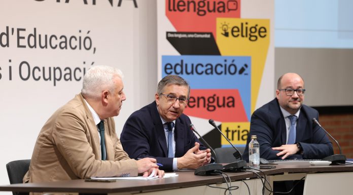 El valenciano gana la consulta de la lengua base en la educación por la mínima valenciano